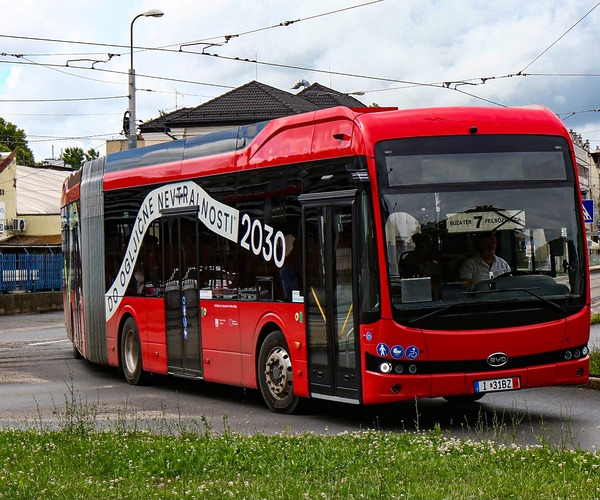 Miskolc első hidrogénbuszát a CaetanoBus, újabb elektromos buszait a BYD szállíthatja