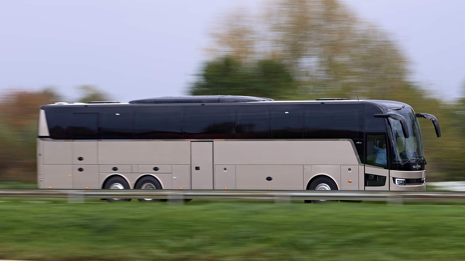 foto VanHoolT exterior driving2 min