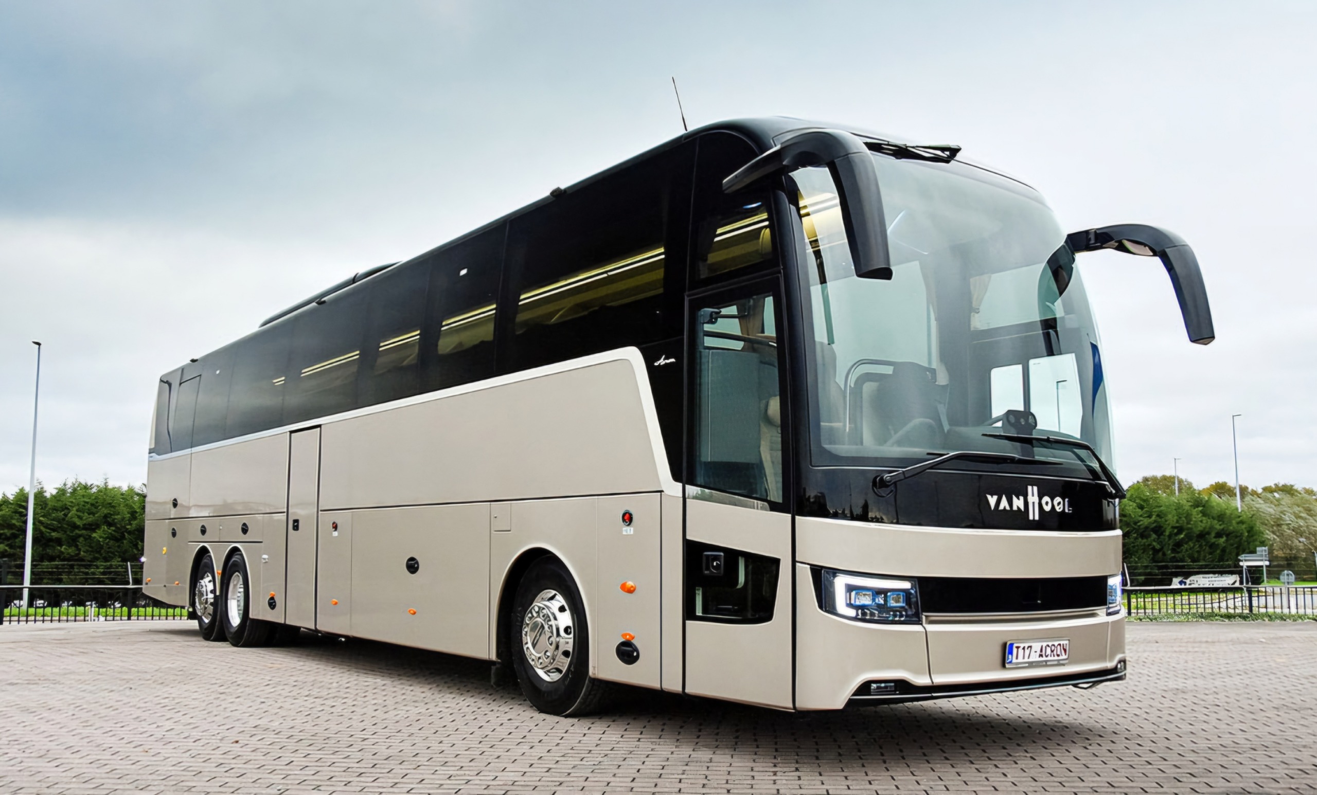 Döntött a VDL, ezeket a Van Hool modelleket gyártják tovább