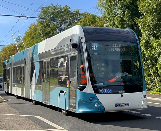 Megkezdődtek Nancy Hess duplacsuklós trolibuszainak próbafutásai