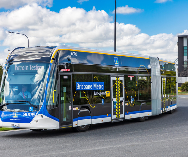 A duplacsuklós Hess villanybuszokkal indít metróbusz szolgáltatást az ausztrál Brisbane