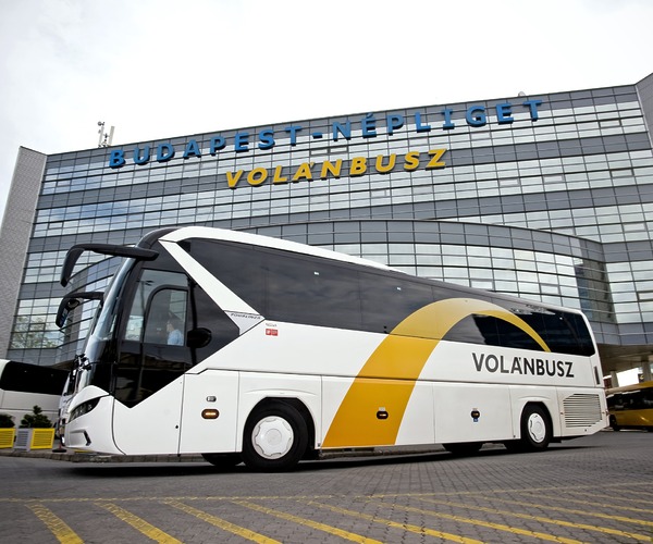 Eltűnik a buszokról a Volánbusz cégnév és logó