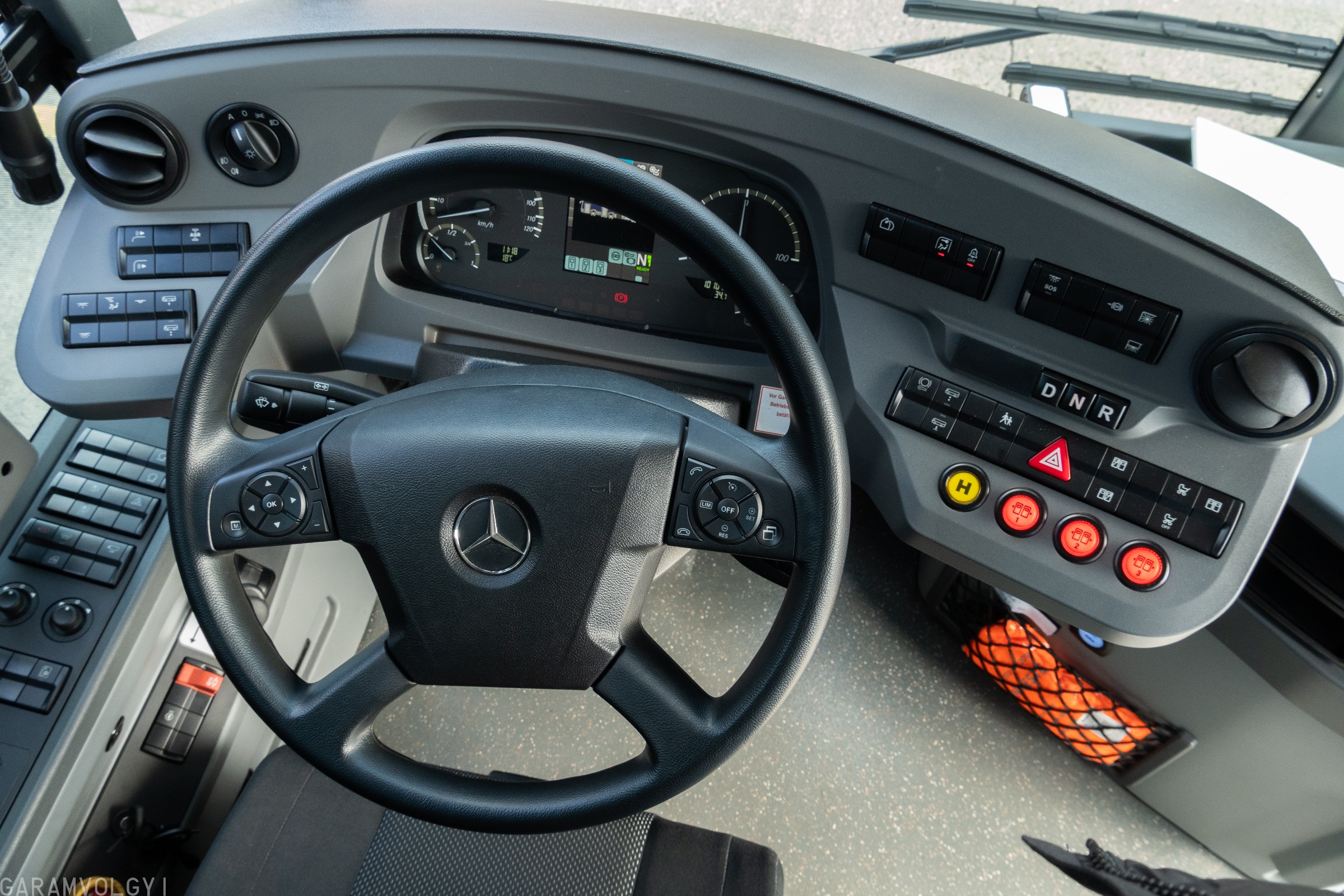 Magyarországon is bemutatkozik a Mercedes-Benz eCitaro G fuel cell 5 I 81ES muszerfal