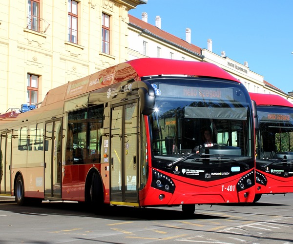 Átadták Szeged vadonatúj önjáró SOR trolibuszait