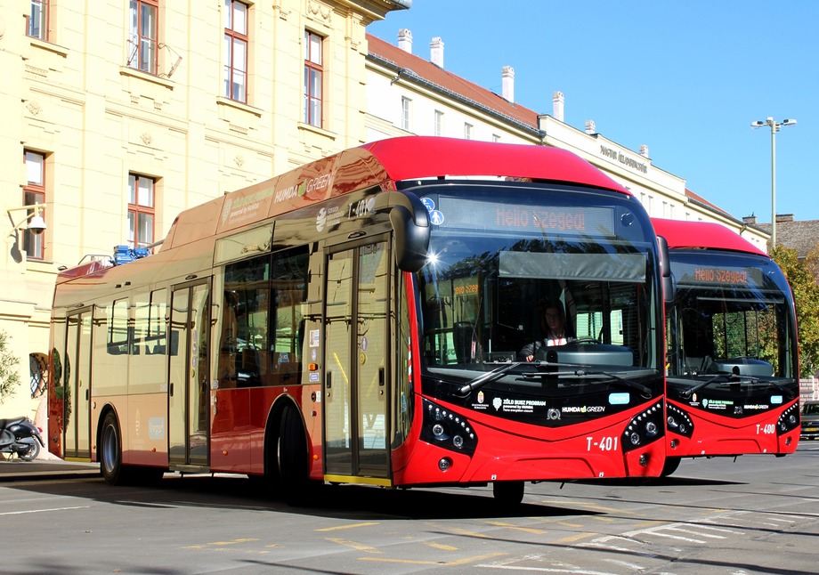 Átadták Szeged vadonatúj önjáró SOR trolibuszait