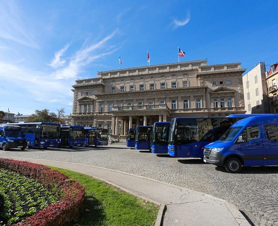 Nyolcvan millió dinárért borulnak éjkék színbe a buszok Belgrádban