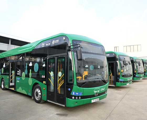 A BYD elektromos buszai szállítják a bakui COP29 klímakonferencia vendégeit