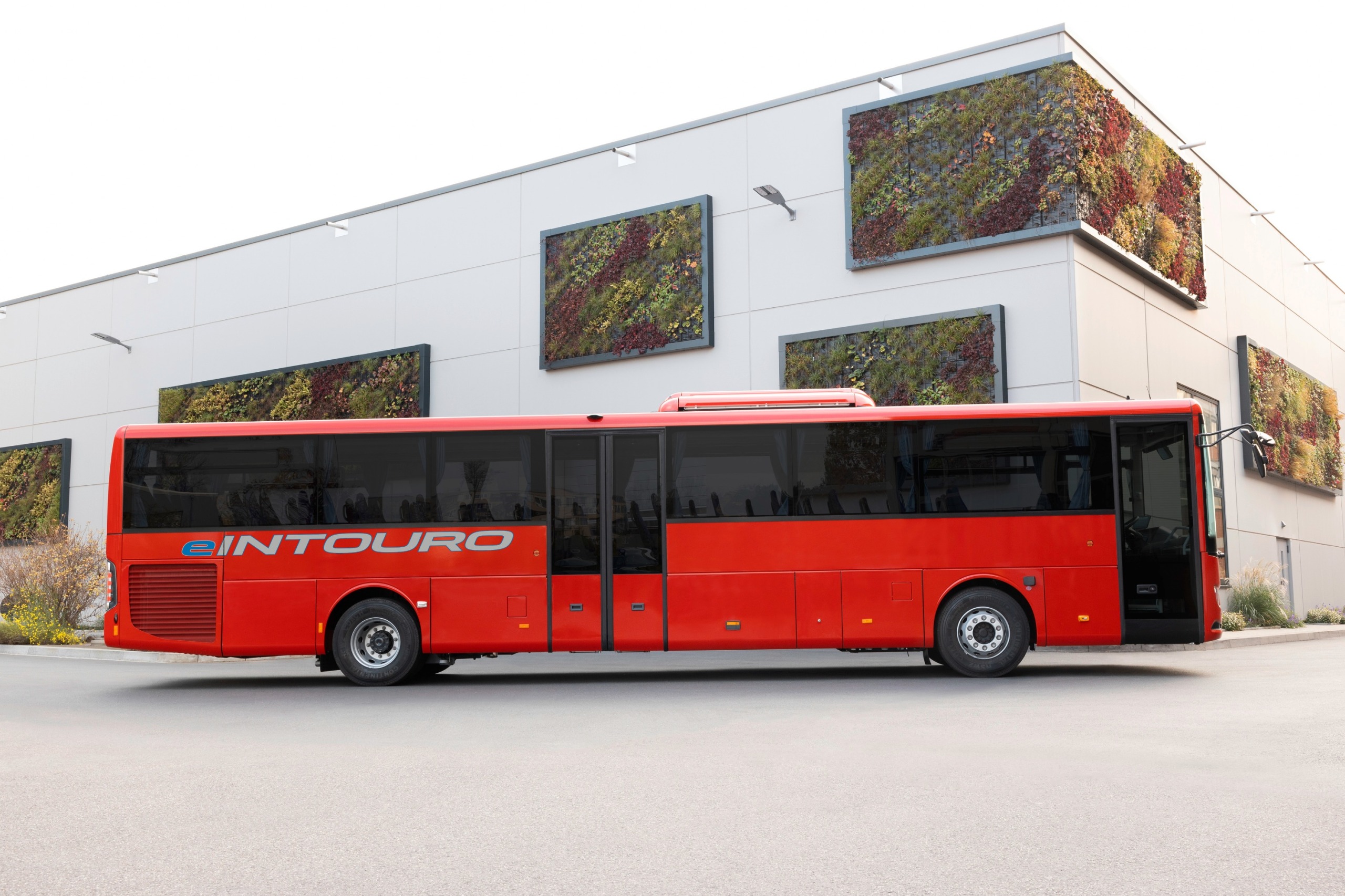 Bemutatkozott a Daimler Buses első városközi villanybusza, a Mercedes-Benz eIntouro 3 24DT230 005