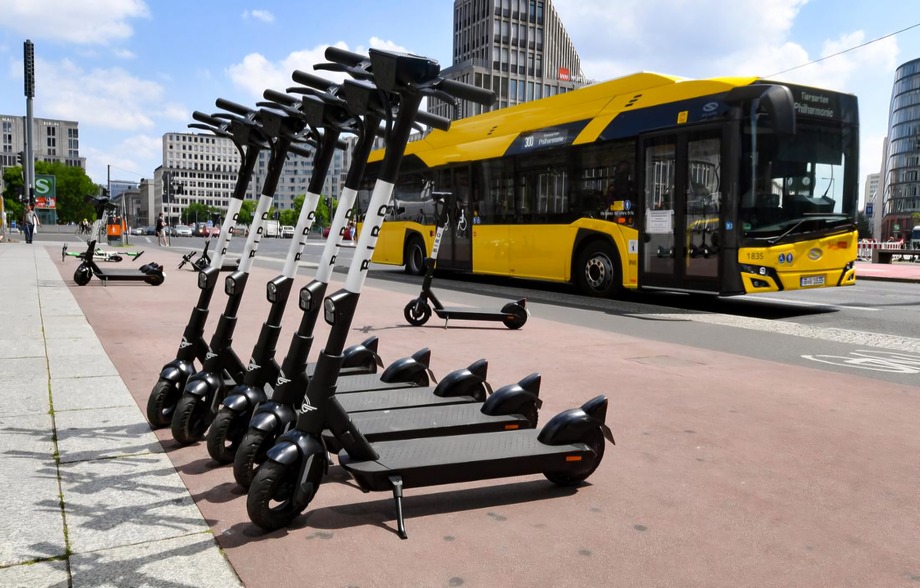 34514455 tuev kritsiert verbot von tretroller in bus und bahn Q3BG