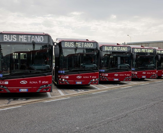 Megérkeztek Rómába az ATAC gázüzemű Solarisainak első példányai