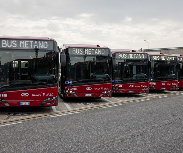 Megérkeztek Rómába az ATAC gázüzemű Solarisainak első példányai