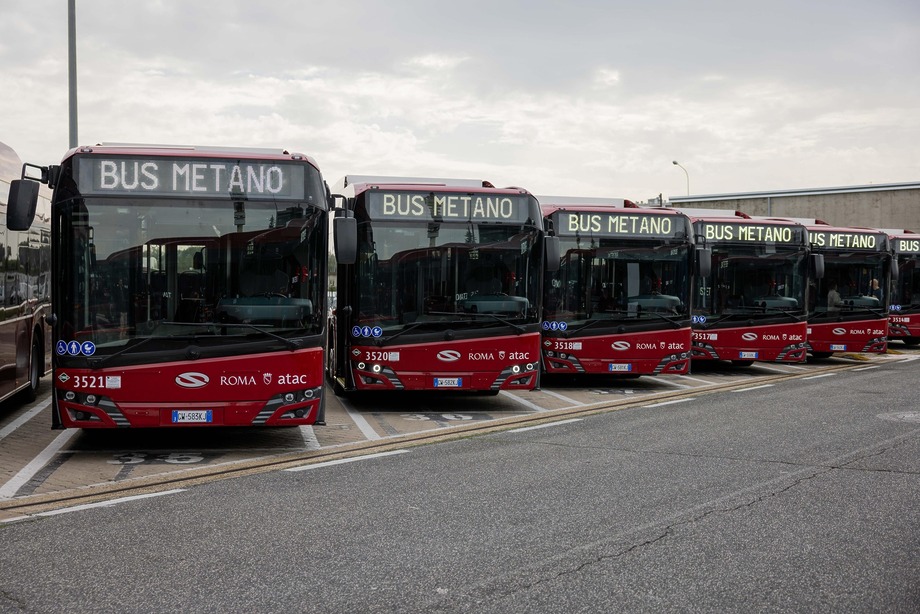 Megérkeztek Rómába az ATAC gázüzemű Solarisainak első példányai