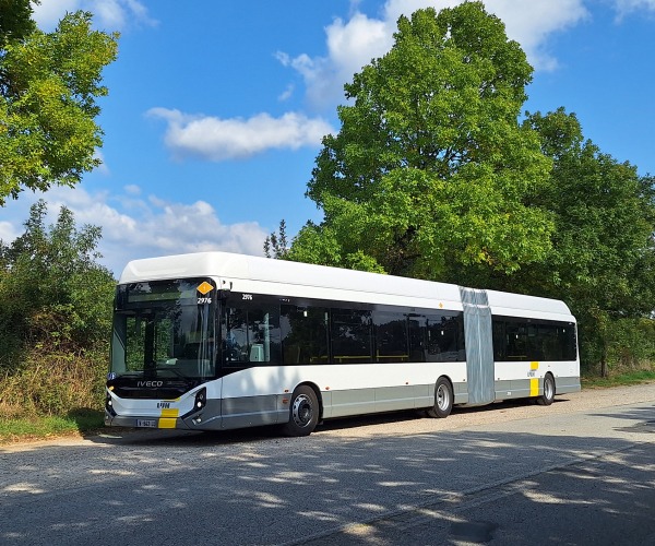 Újabb 32 darab csuklós Iveco E-Way villanybuszt rendelt a De Lijn