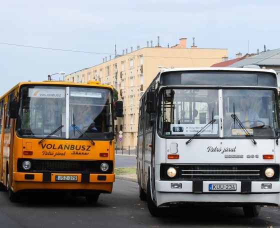 A Volánbusz Ikarus 263-as és Ikarus 280-as retróbuszaival indul a tél Nyíregyházán
