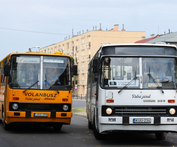 A Volánbusz Ikarus 263-as és Ikarus 280-as retróbuszaival indul a tél Nyíregyházán