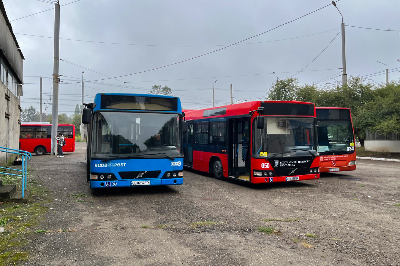 Forgalomba álltak Ukrajnában a BKV adományként küldött Volvo buszai
