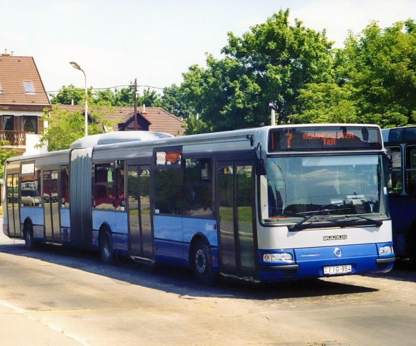 Végleg búcsút intett Budapest első akadálymentesített csuklós busza
