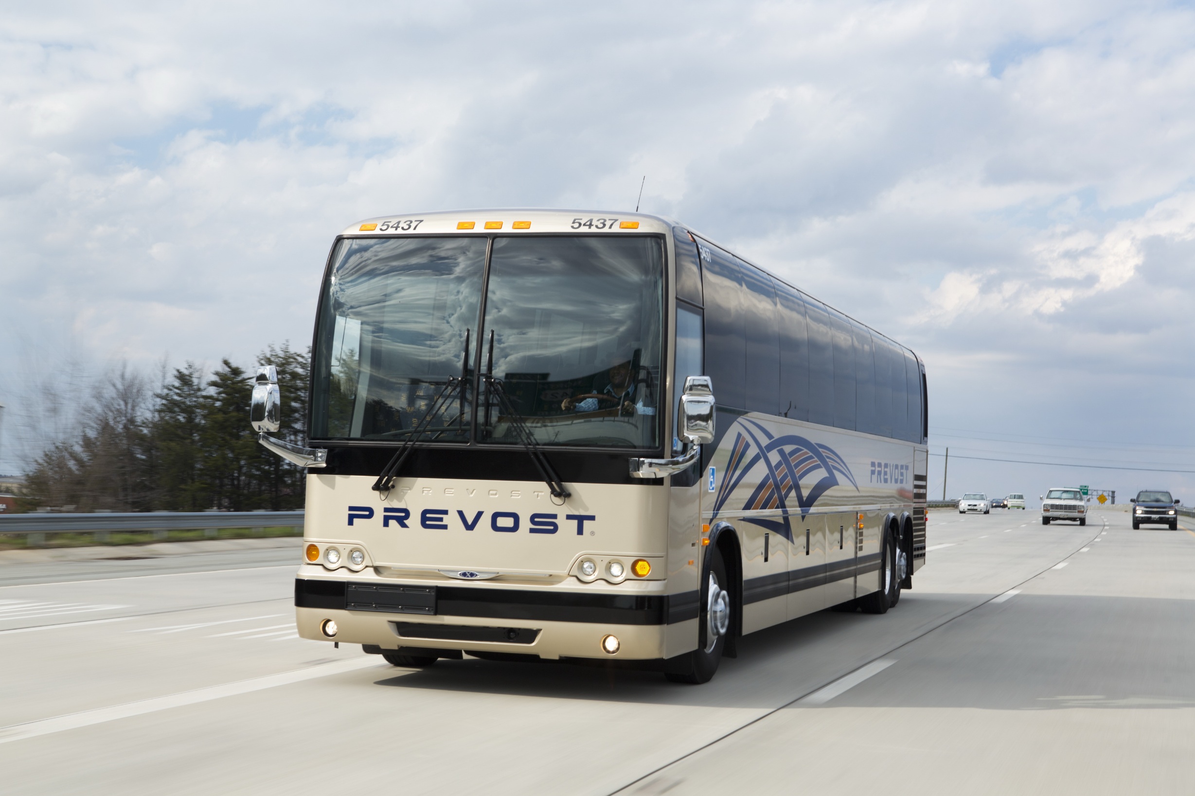 100 éves a Prevost, amelyet még a General Motors sem tudott két vállra fektetni 12 prevost x3 45