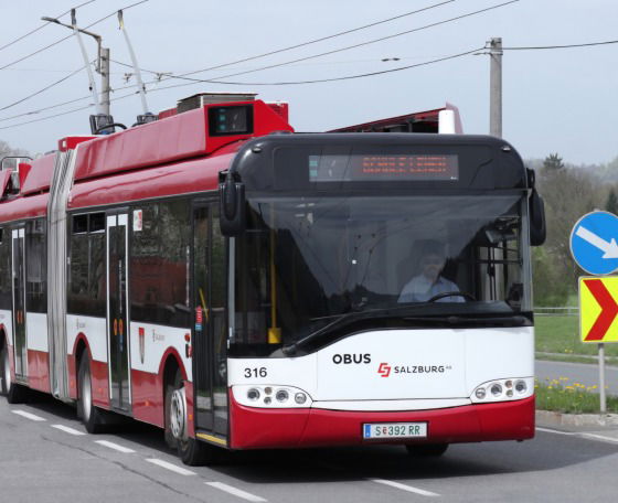 Megérkezett az első salzburgi csuklós Trollino Szegedre
