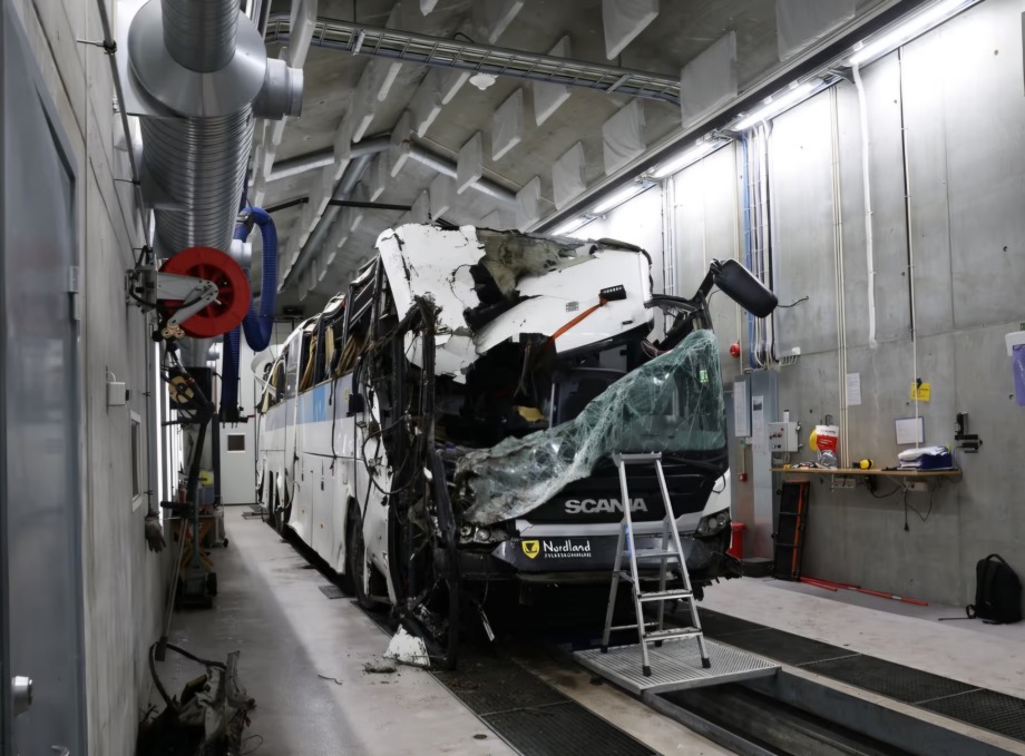 Norvég buszbaleset: a busz szerkezete megfelelően végezte el a dolgát, ám volt, aki nem volt bekötve