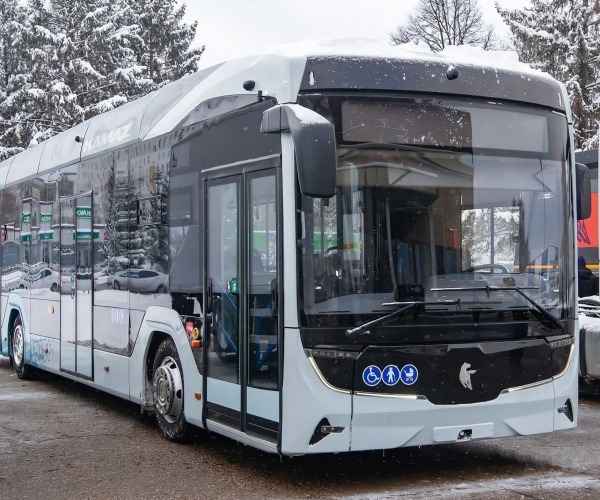 Rejtélyes prototípus autóbusz bukkant fel a KAMAZ decemberi sajtóeseményén