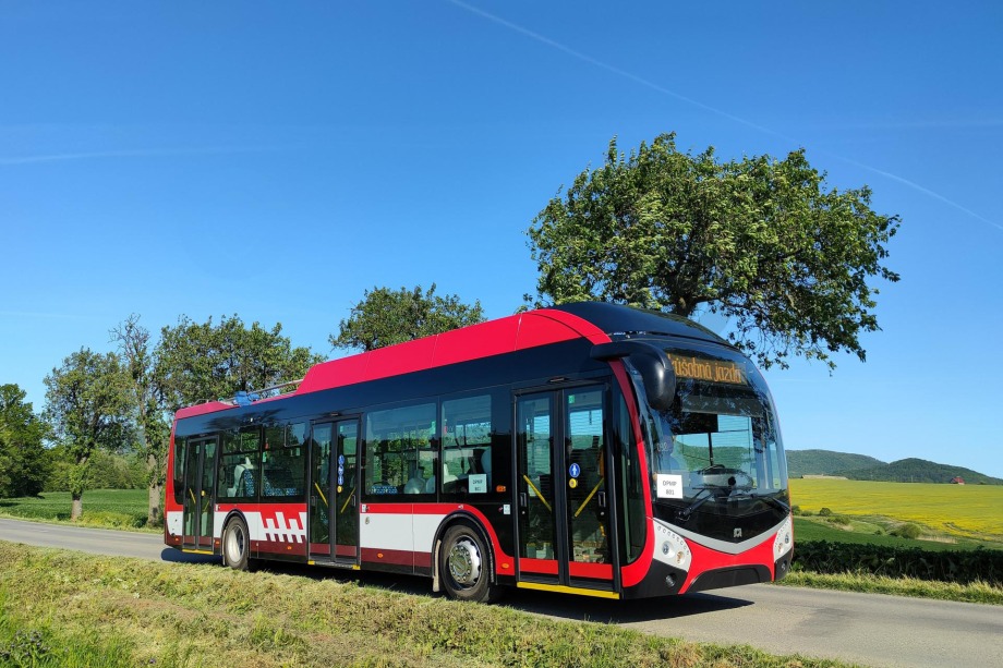 Megkezdte szolgálatát Eperjes mind a négy új SOR TNS 12 trolibusza 3 801