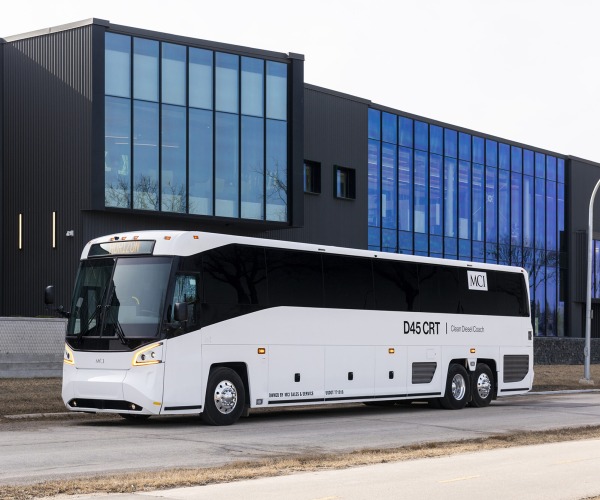 Száz darab MCI D45 CRT ingázóbuszt vásárol a Houston METRO