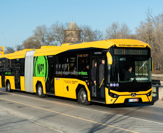 Bemutatkozott az első magyar gyártású csuklós villanybusz, a Credobus Electronell 18