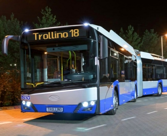 Huszonnégy csuklós BOB Solaris Trollinót vásárol Solingen