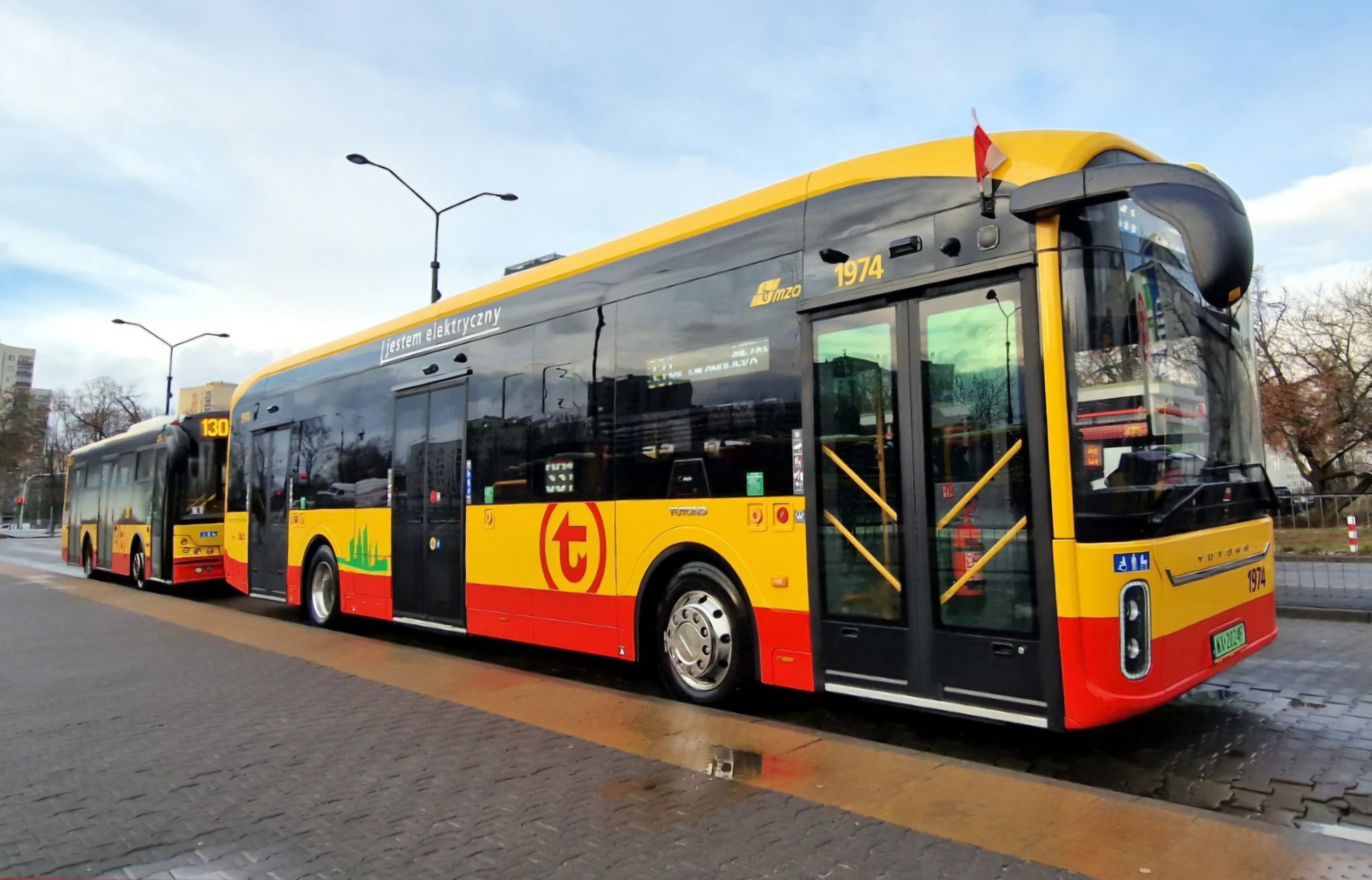 A Yutong bevette Varsót is: 18 darab elektromos U12-es állt forgalomba a lengyel fővárosban