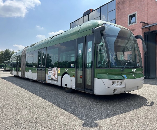 Eladásra kínálják Milánó egykori Irisbus Cristalis csuklós trolibuszait