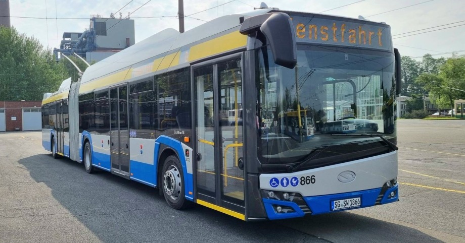 Huszonnégy csuklós BOB Solaris Trollinót vásárol Solingen 2 letoltes