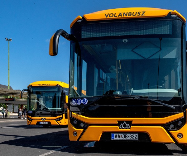 Ezer új Volán-buszt vásárolna jövő tavaszig az ÉKM