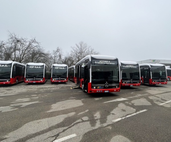 Az olaszországi Astiban állnak szolgálatba a Mercedes-Benz eCitaro K első szériapéldányai