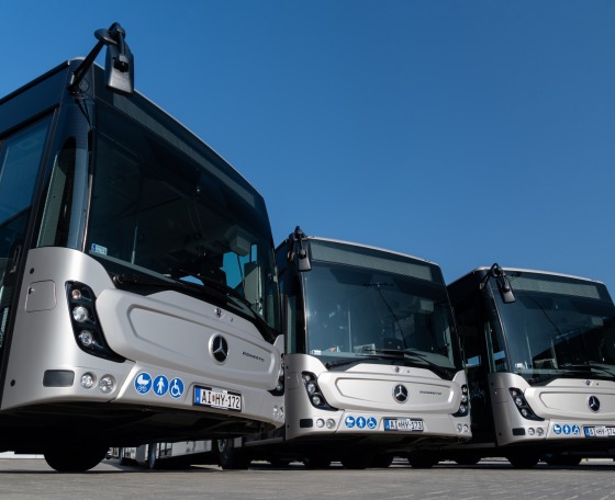 Átadták Kecskemét első vadonatúj Mercedes-Benz Conecto G csuklósait
