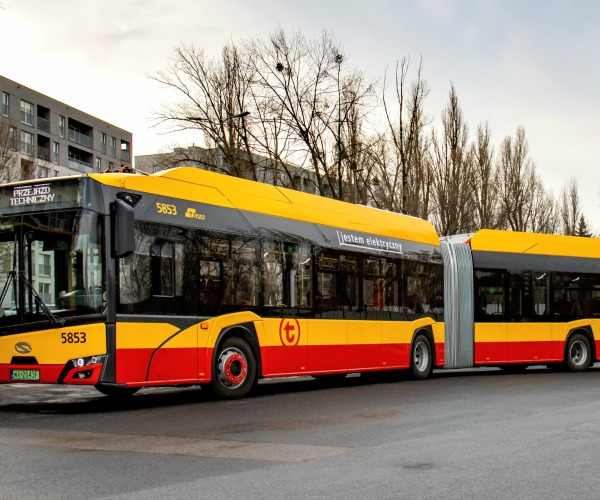 A Solarishoz került az Irizar varsói 50 darabos csuklós villanybusz megrendelése