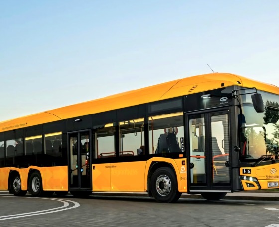 Közelít a 200 darabhoz a Solaris háromtengelyes villanybuszának rendelésállománya