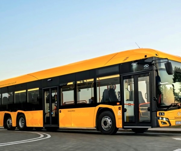 Közelít a 200 darabhoz a Solaris háromtengelyes villanybuszának rendelésállománya