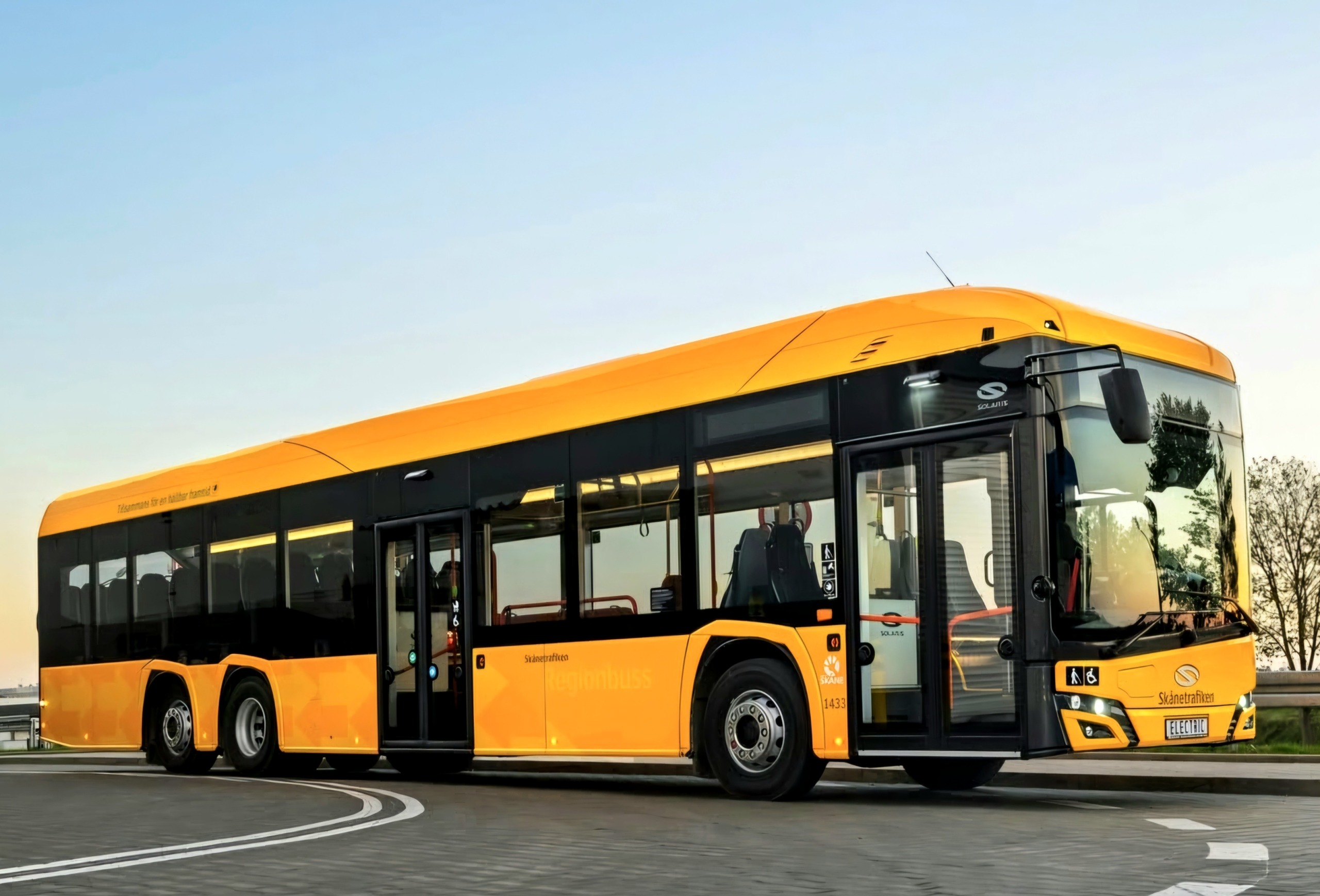 Közelít a 200 darabhoz a Solaris háromtengelyes villanybuszának rendelésállománya