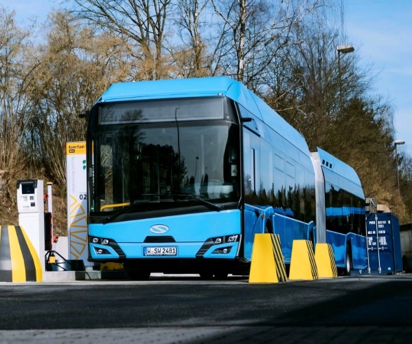 Új hidrogénkúttal és 32 Solaris hidrogénbusszal gazdagodott a Wuppertaler Stadtwerke