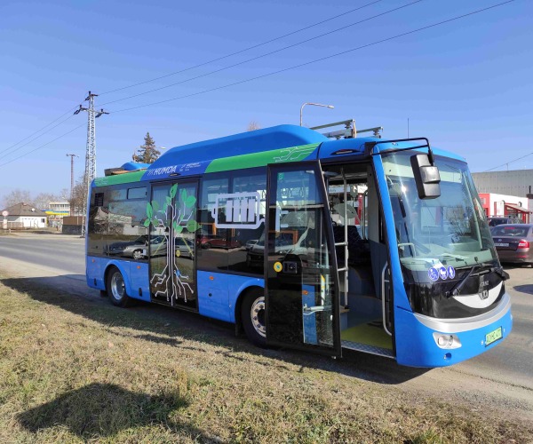 Baján tesztelik elsőként utasforgalomban a Ganz-SOR EBN8 elektromos midibuszt