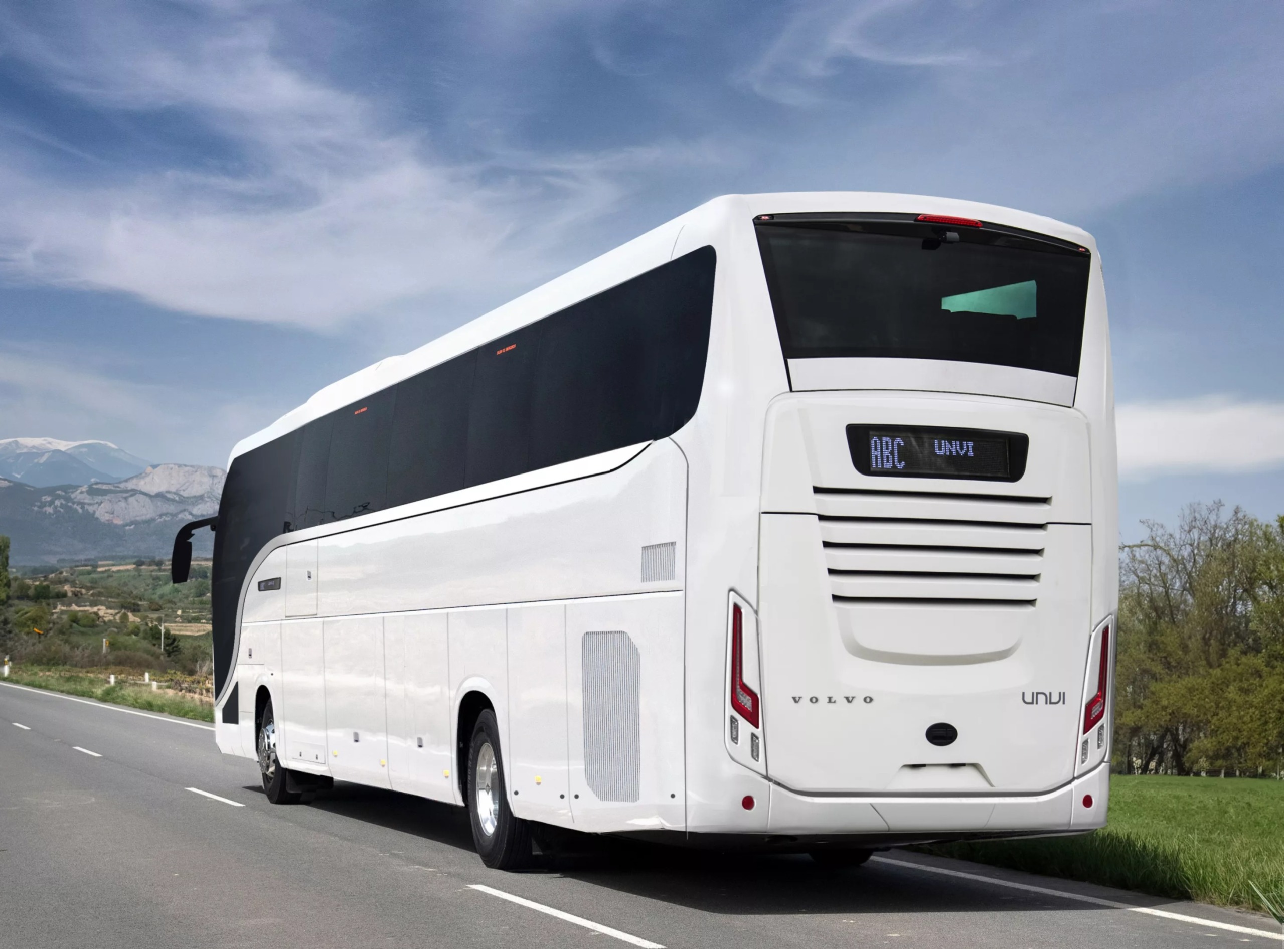 Új turistabuszt dob piacra a Volvo és az UNVI az Egyesült Királyságban és Írországban 3 067 02 Volvo UNVI