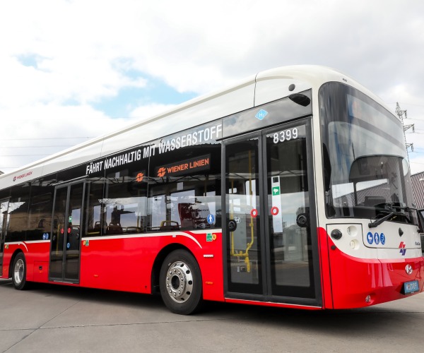 A Hyundai 700 bar nyomású hidrogénrendszerével szerelt autóbuszt tesztel Bécs