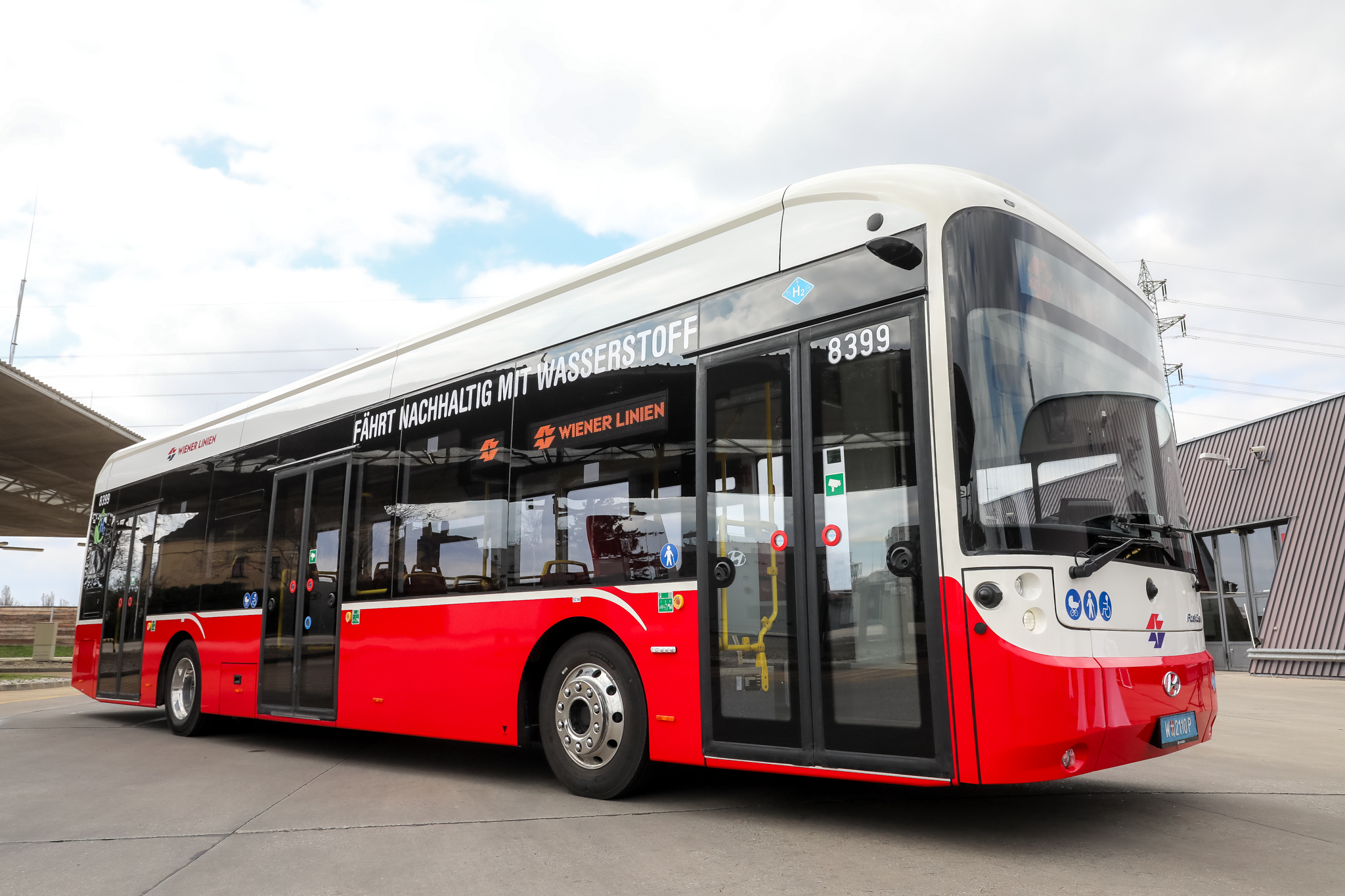 A Hyundai 700 bar nyomású hidrogénrendszerével szerelt autóbuszt tesztel Bécs