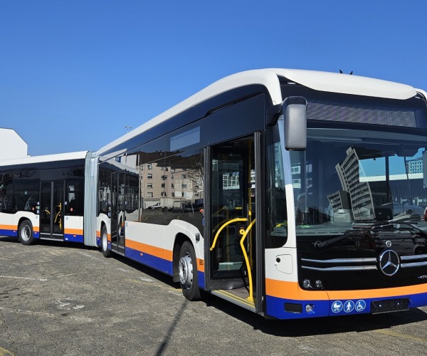 Wiesbaden újraindítaná villamosítási programját – megérkezett a város az első csuklós villanybusza