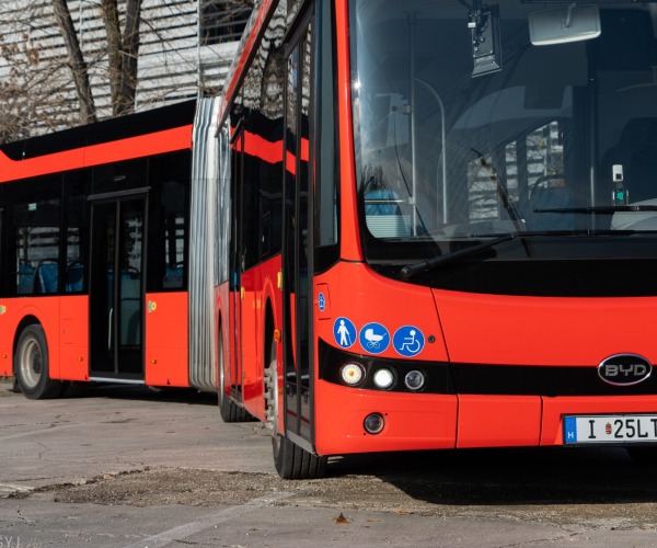 Négy BYD csuklós villanybuszt vásárol Miskolc