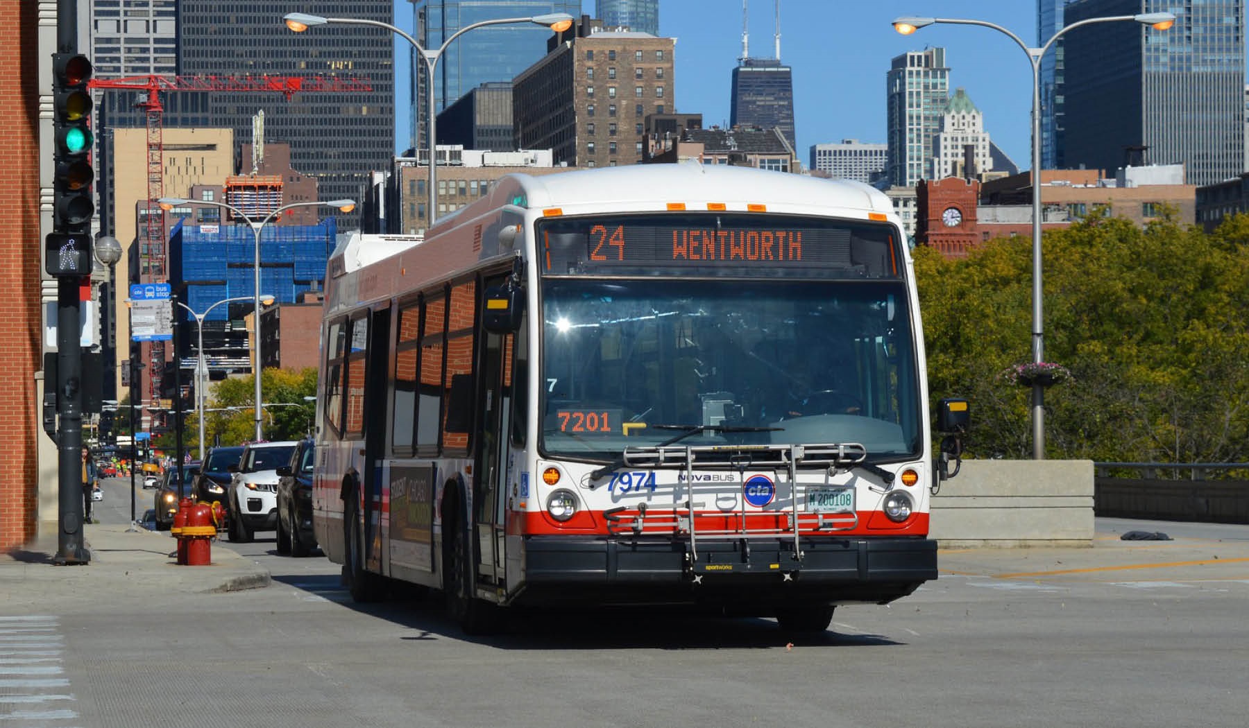 Mesterséges intelligencia segítségével szűrnék ki a buszsávokat blokkoló autósokat Chicagóban