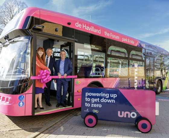 Átadták a BYD eBus B12 brit piacos verziójának első öt példányát