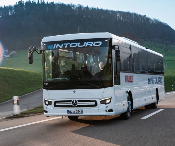 Túl van az első ügyfélteszten az elektromos hajtású Mercedes-Benz eIntouro