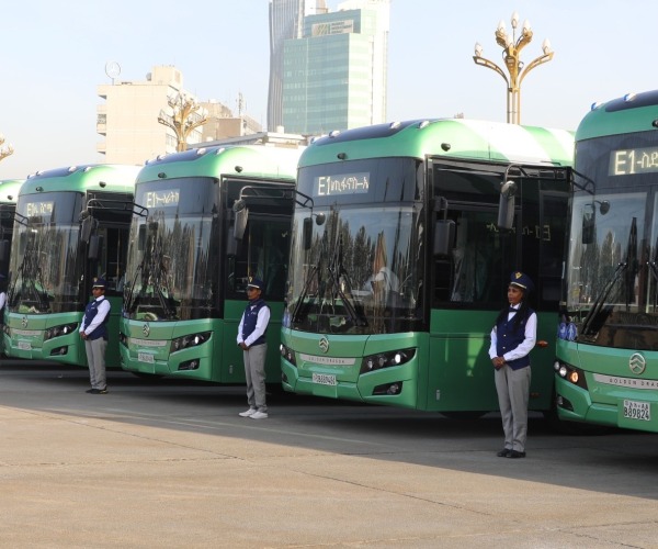 Kereken 100 elektromos autóbuszt szállított a Golden Dragon az etióp fővárosba